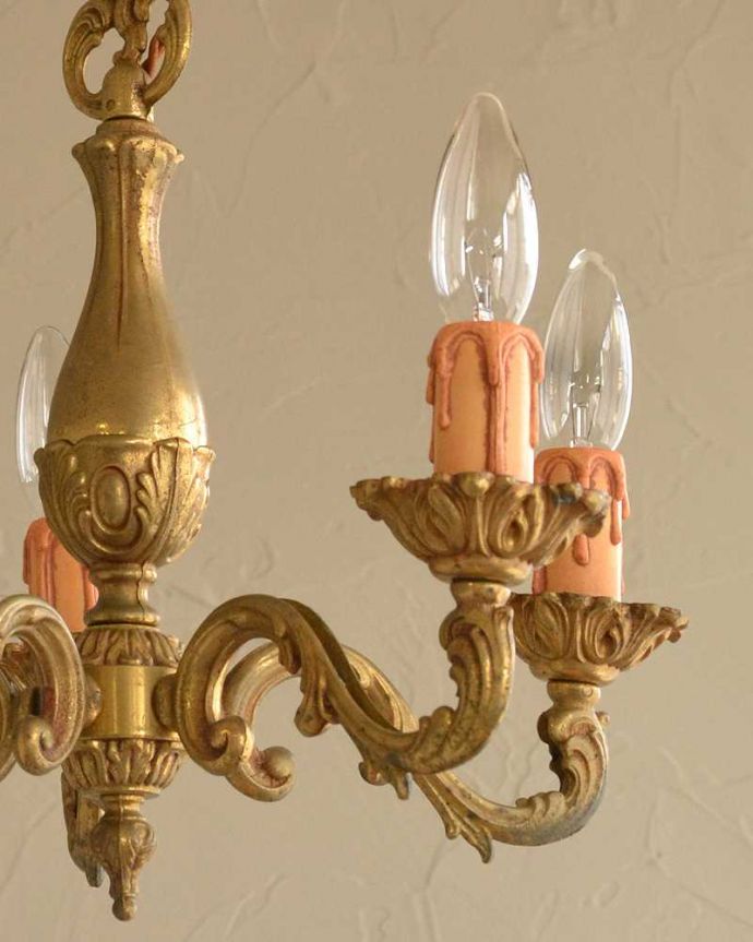 シャンデリア　照明・ライティング　フランス輸入のアンティークシャンデリア(真鍮製5灯)（Ｅ17シャンデリア球付）。。(k-2766-z)