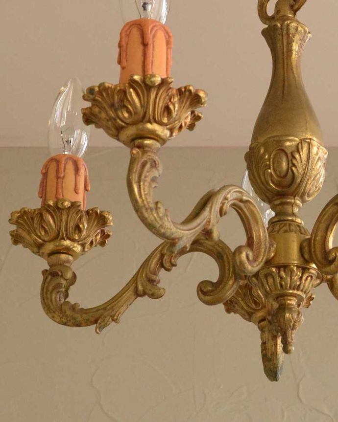 シャンデリア　照明・ライティング　フランス輸入のアンティークシャンデリア(真鍮製5灯)（Ｅ17シャンデリア球付）。。(k-2766-z)