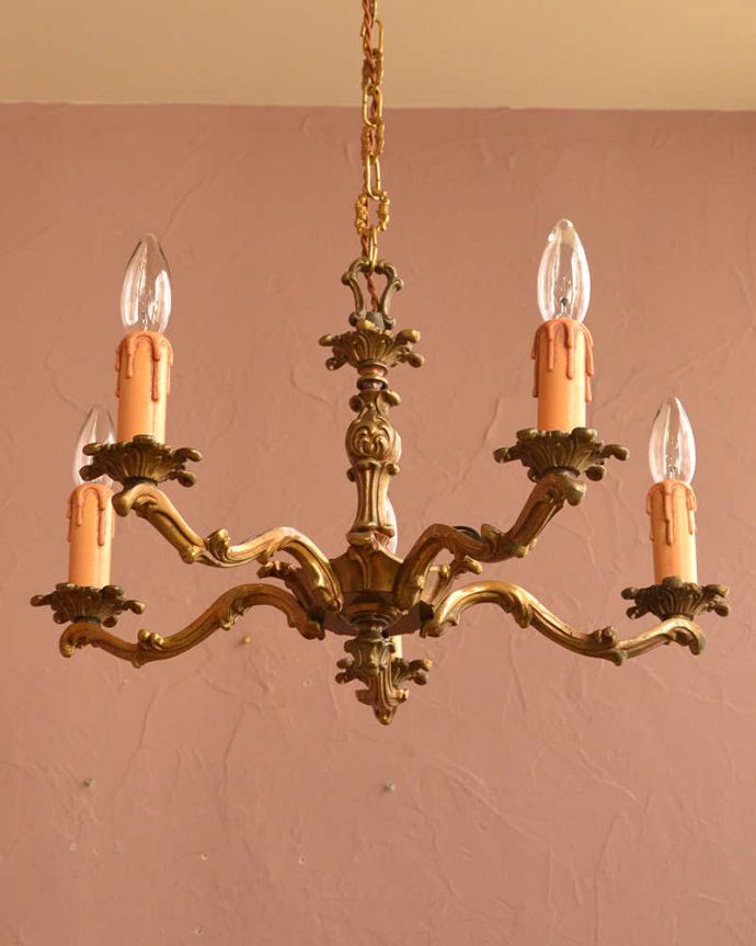 シャンデリア　照明・ライティング　アンティークの真鍮製シャンデリア・５灯タイプ（E17シャンデリア球付） 。。(k-2767-z)