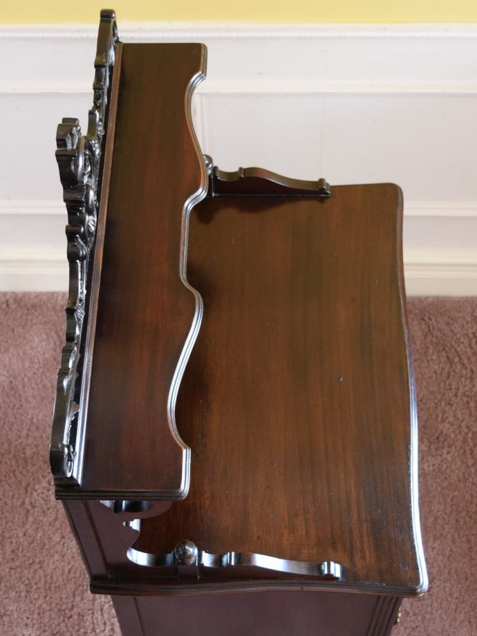 アンティークキャビネットの天板