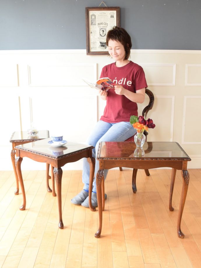 アンティークのネストテーブル