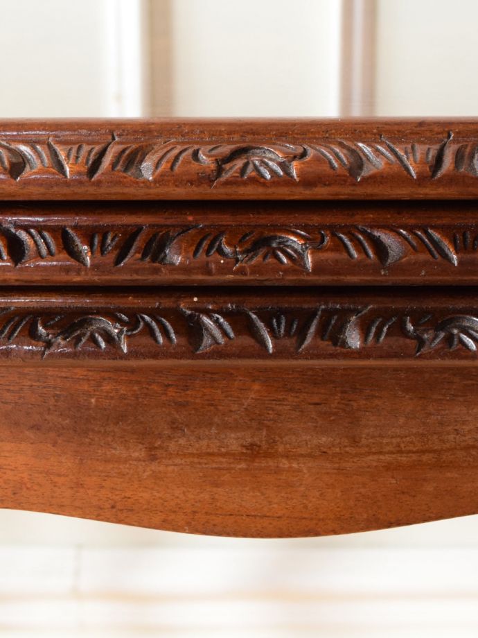 英国アンティークらしい装飾