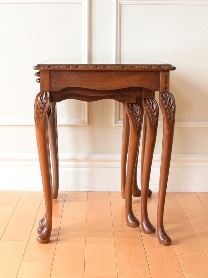 ネストテーブルの横顔