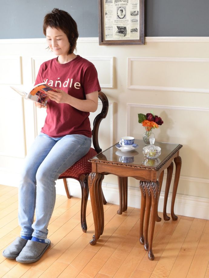 英国スタイルのアンティークテーブル