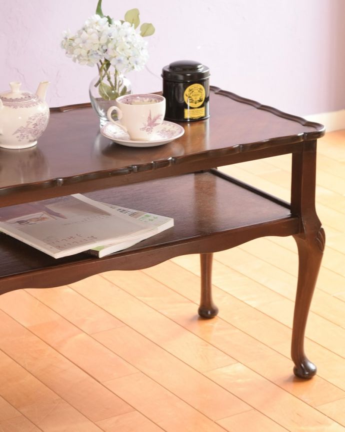 アンティークのテーブル アンティーク家具 アンティーク コーヒーテーブル 英国らしく凝った彫りの入った脚脚だけを見ても、アンティークらしさが感じられる凝った彫。(k-2775-f)