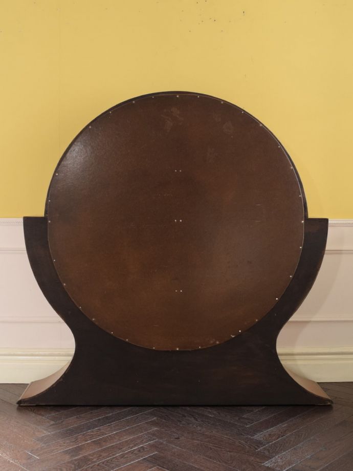 キャビネットの後ろ姿