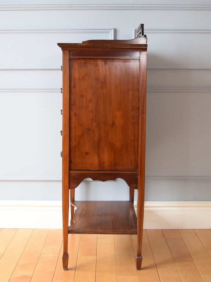 チェストの側面