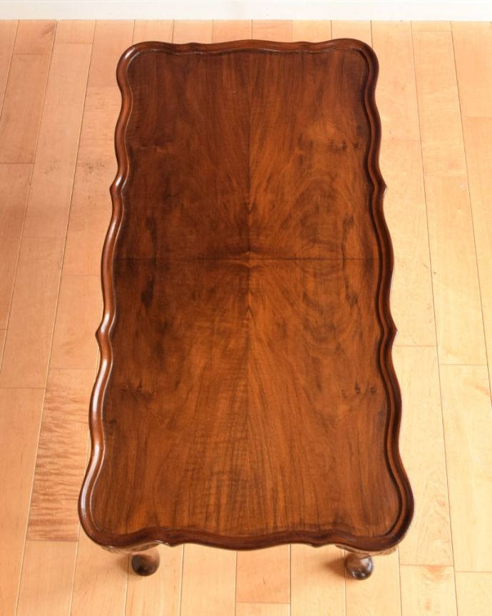 アンティークのテーブル アンティーク家具 アンティーク コーヒーテーブル 天板を上から見ると・・・コーヒーテーブルの天板は毎日使う場所だから、しっかり修復しました。(k-2778-f)