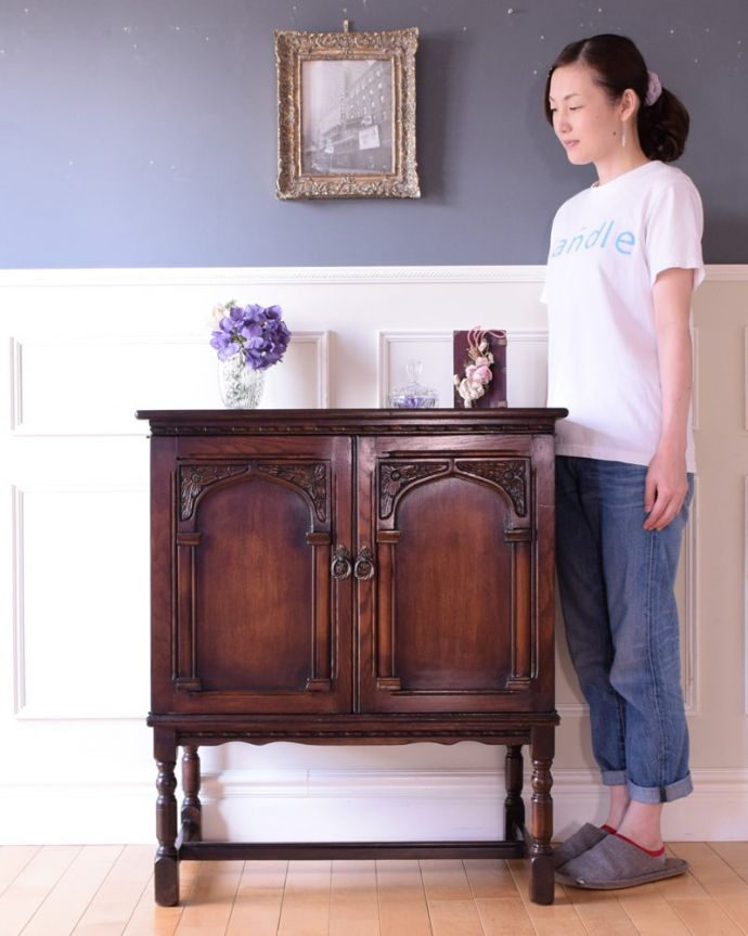 アンティークのキャビネット アンティーク家具 アンティーク カップボード 落ち着いた英国アンティークの雰囲気漂うキャビネット英国らしい落ち着いた雰囲気。(k-2779-f)