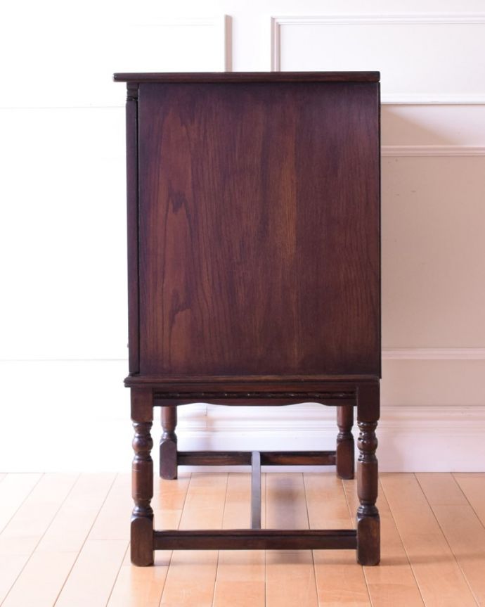 アンティークのキャビネット アンティーク家具 アンティーク カップボード クルッと回転。(k-2779-f)