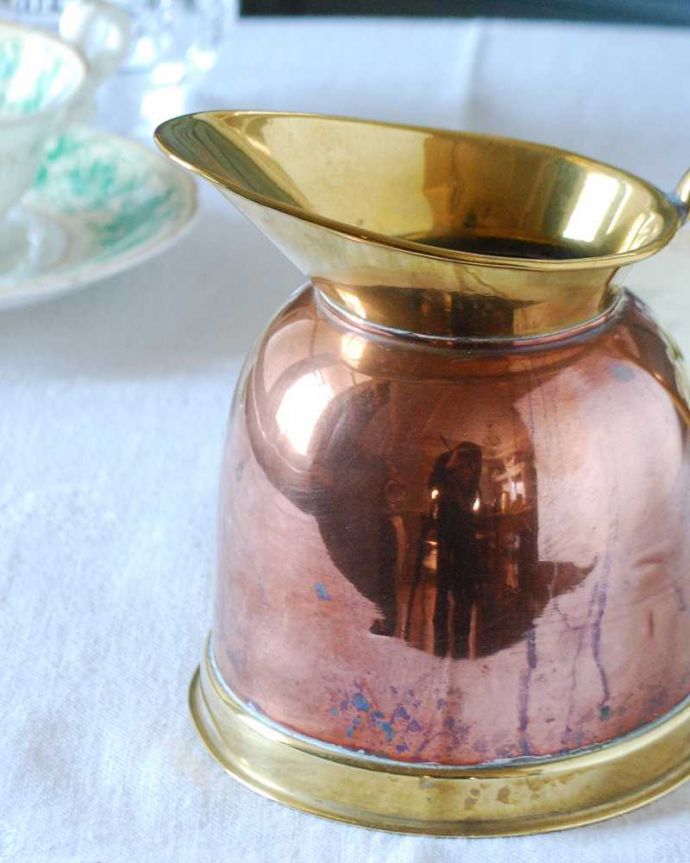 アンティーク 真鍮の雑貨　アンティーク雑貨　英国アンティーク雑貨、コッパー×真鍮のジャグ。コッパー×真鍮製なので、使っていくごとに味わい深い色合いに変化していきます。(k-2779-z)