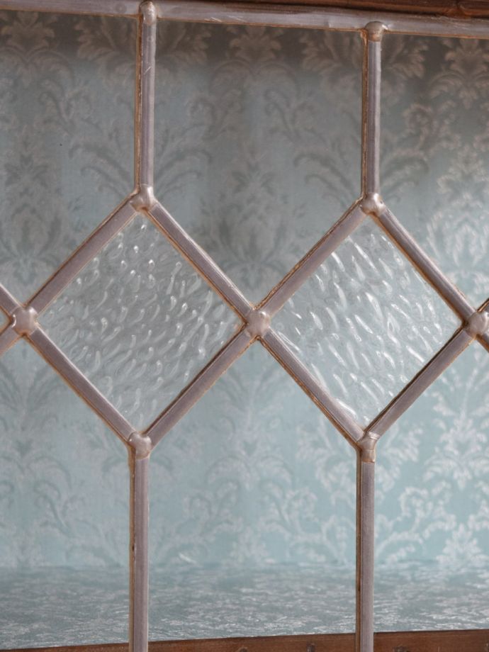 ステンドグラスの扉