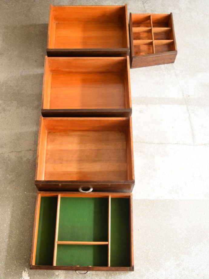 サイドボードの引き出し