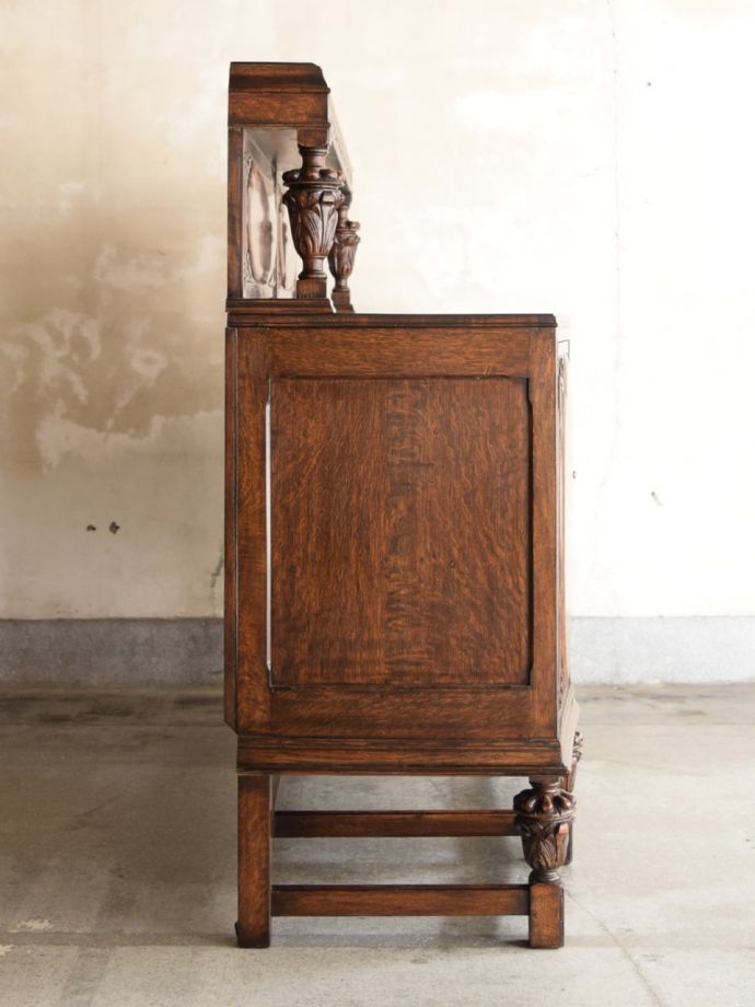 サイドボードの側面