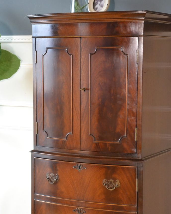 アンティークのチェスト　アンティーク家具　アンティーク トールボーイ　木目だけの力でここまで美しい･･･アンティーク家具の一番の特長が木目だけで表現する家具の美しさ。(k-2785-f)