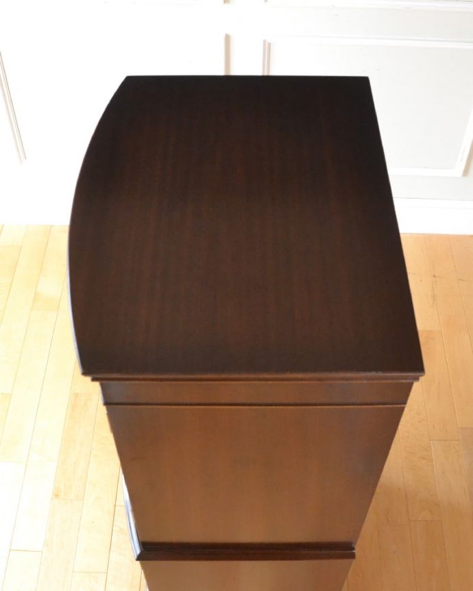 アンティークのチェスト　アンティーク家具　アンティーク トールボーイ　上から見ると･･･家具を上から見てみると、天板はこんな形になっています。(k-2785-f)