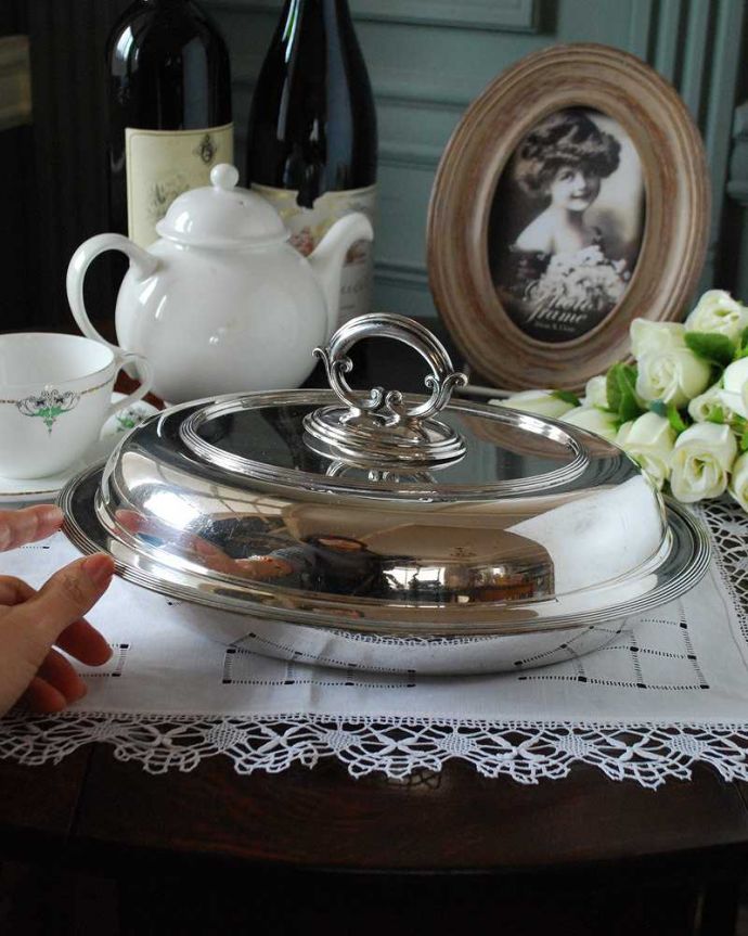 アンティーク 真鍮の雑貨 アンティーク雑貨 英国アンティークのシルバープレート、フタ付きの銀器トレイ。たっぷり乗せれる大きめサイズいろんなもの乗せて使える大きなトレイ。(k-2787-z)