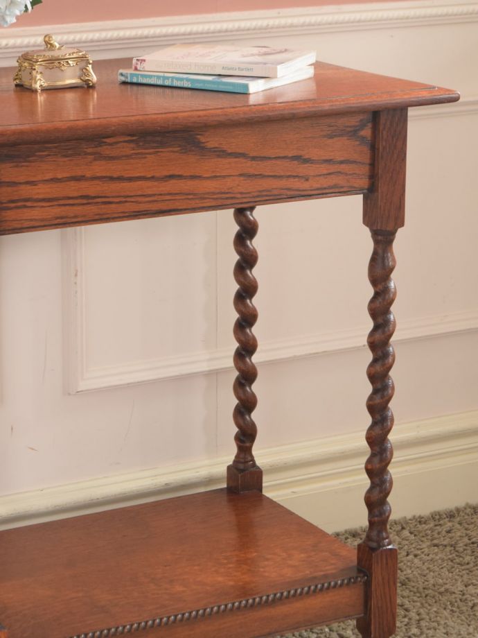 英国のアンティーク家具らしいデザイン