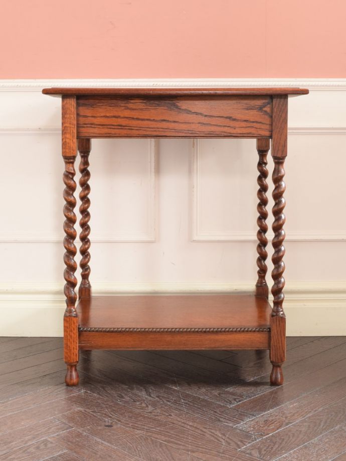 サイドテーブルの側面