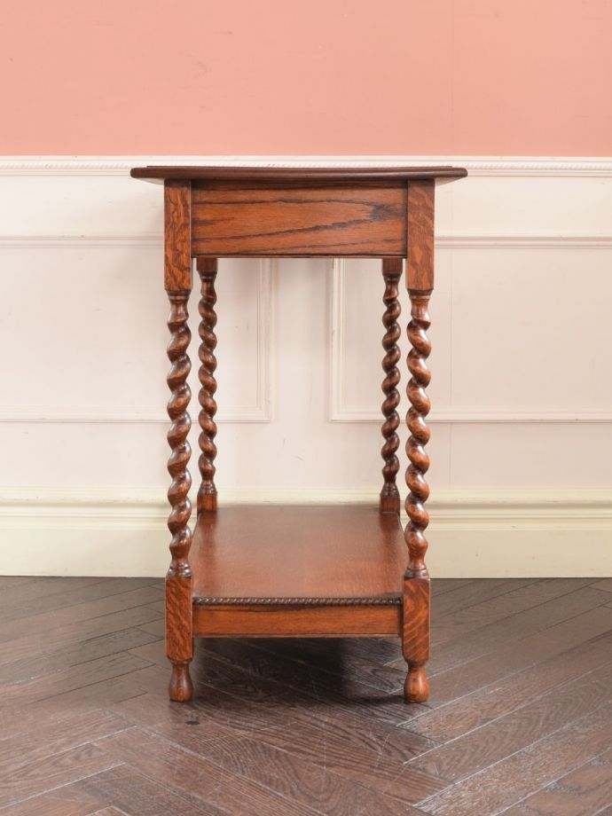 オケージョナルテーブルの側面