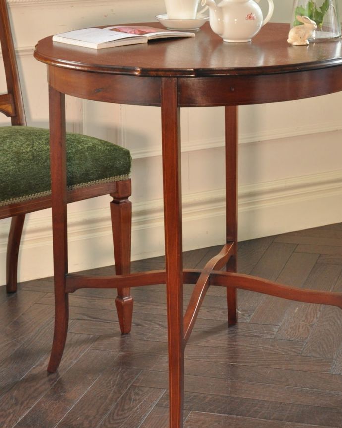 英国のアンティーク家具らしいデザイン