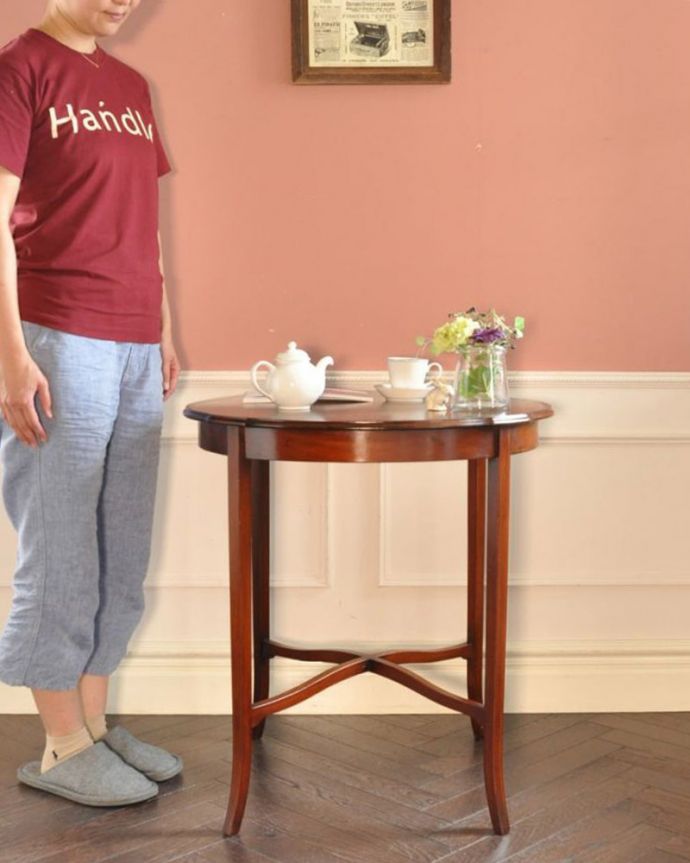 アンティークのオケージョナルテーブル