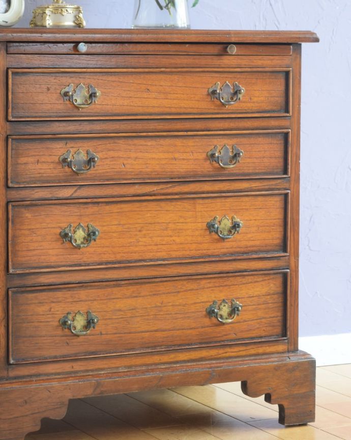 アンティークのチェスト アンティーク家具 アンティーク チェスト 見た目はもちろん、実用的に使って楽しみましょうアンティークのチェストは、見た目の木の美しさはもちろん、たっぷり収納も出来る実力派なんです。(k-2791-f)