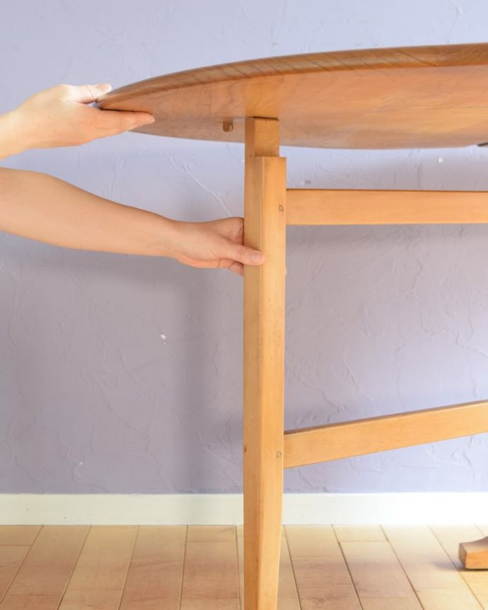 アーコールの家具 アンティーク家具 アンティーク テーブル(アーコール) 脚を引き出すだけであっという間ゲートのような形をした脚のテーブル。(k-2792-f)