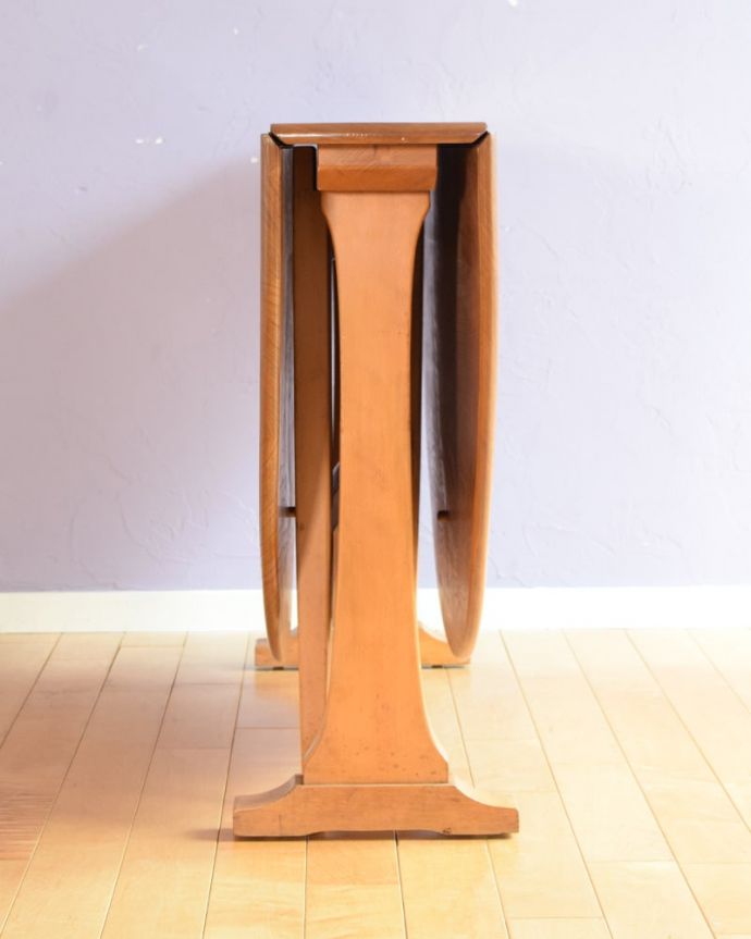 アーコールの家具 アンティーク家具 アンティーク テーブル(アーコール) 横から見てみると・・・テーブルを横から見るとこんな感じ。(k-2792-f)