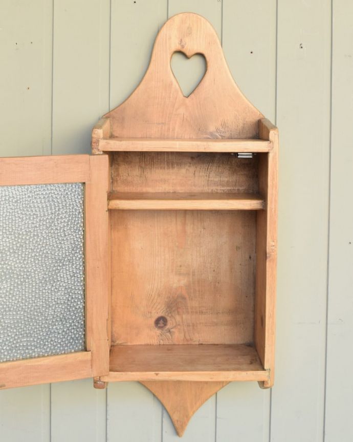 ウォールキャビネット　アンティーク家具　アンティーク ウオールボックス　扉を開けてみると、こんな感じです小さいからと言って、修復に妥協はしません！アンティークの風合いだけ残してキレイに修復してあります。(k-2793-f)