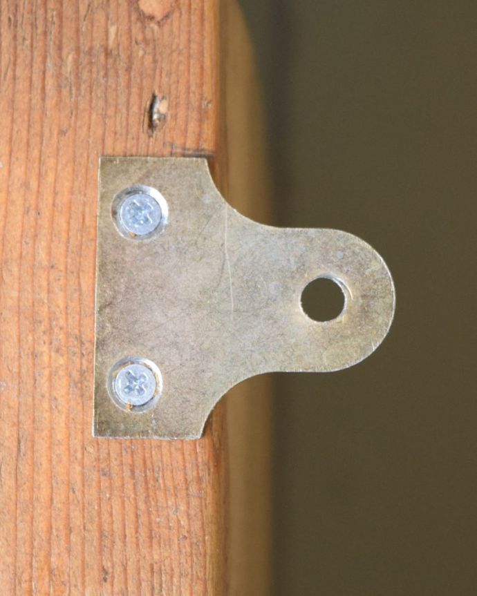 ウォールキャビネット　アンティーク家具　アンティーク ウオールボックス　壁に取り付けできます背中部分にフックを付けて壁にカンタンに取り付け出来るようにしました。(k-2793-f)