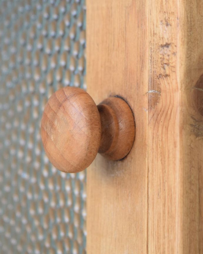 ウォールキャビネット　アンティーク家具　アンティーク ウオールボックス　アンティークらしい取っ手ほっこりとした風合いがいい取っ手。(k-2793-f)