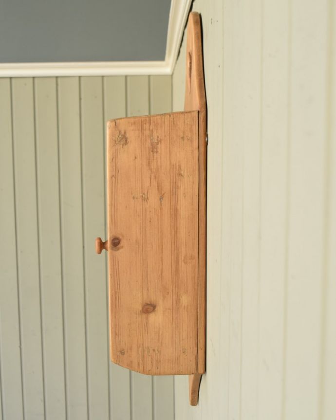 ウォールキャビネット　アンティーク家具　アンティーク ウオールボックス　横顔だって美しい正面だけじゃなく横もキレイに修復してあります。(k-2793-f)