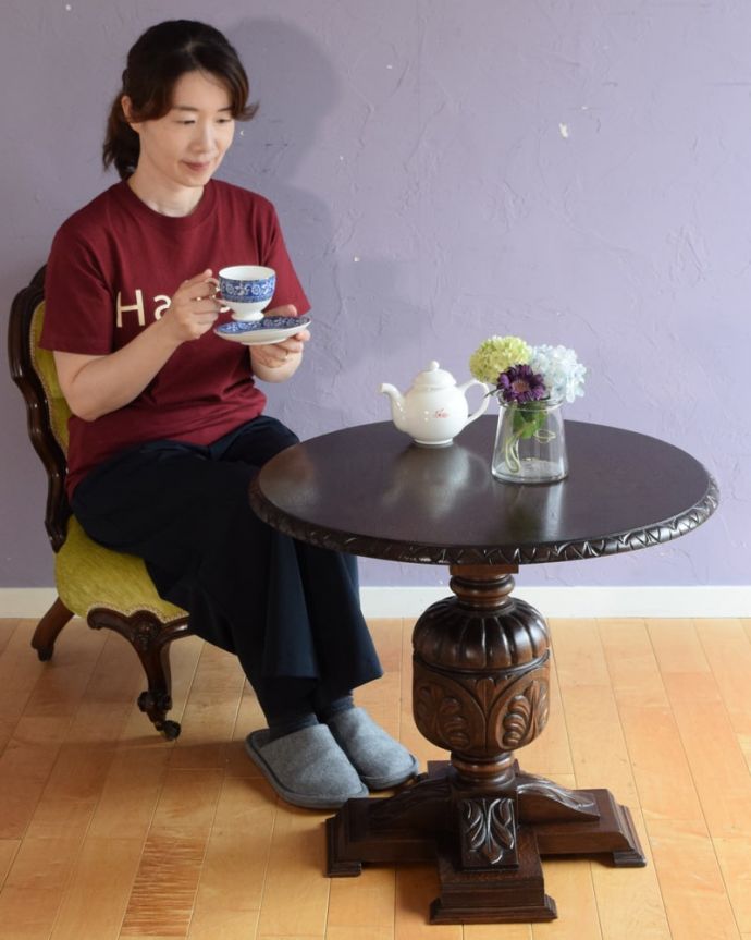 アンティークのテーブル　アンティーク家具　アンティーク コーヒーテーブル　どんな場所にも似合う英国らしいコーヒーテーブル実用的に使える英国らしいアンティークのコーヒーテーブル。(k-2795-f)