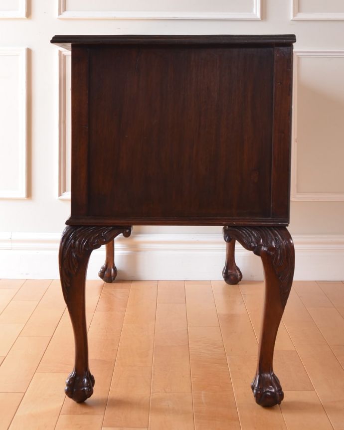 アンティークのキャビネット アンティーク家具 アンティーク サイドボード もちろん横から見てもステキ横顔にだって妥協しません。(k-2796-f)