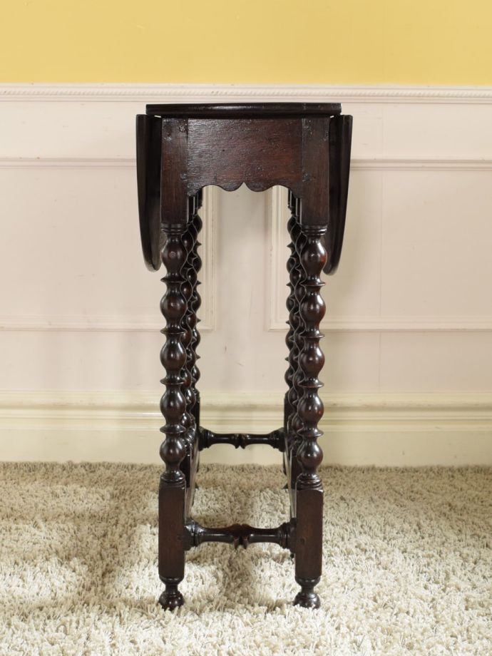 折り畳み式テーブルの側面