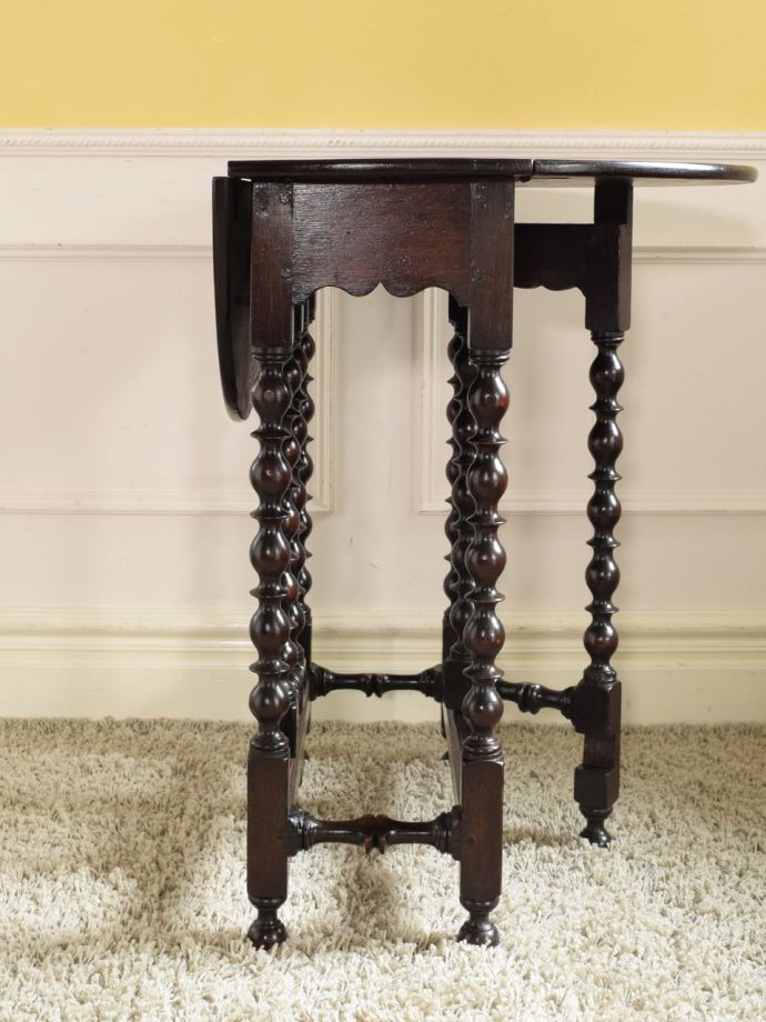 片足を開いた折り畳みテーブル