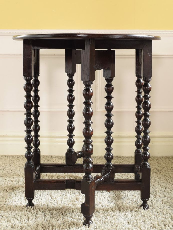 いろんな表情が楽しめるダイニングテーブル