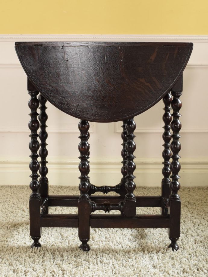 畳んだ時のゲートレッグテーブル