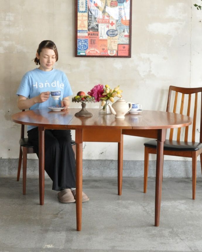 アンティークのテーブル　アンティーク家具　アンティーク ＧＬＴ（Ｇｐｌａｎ）　スッキリとした北欧スタイルのバタフライテーブル。(k-2800-f)