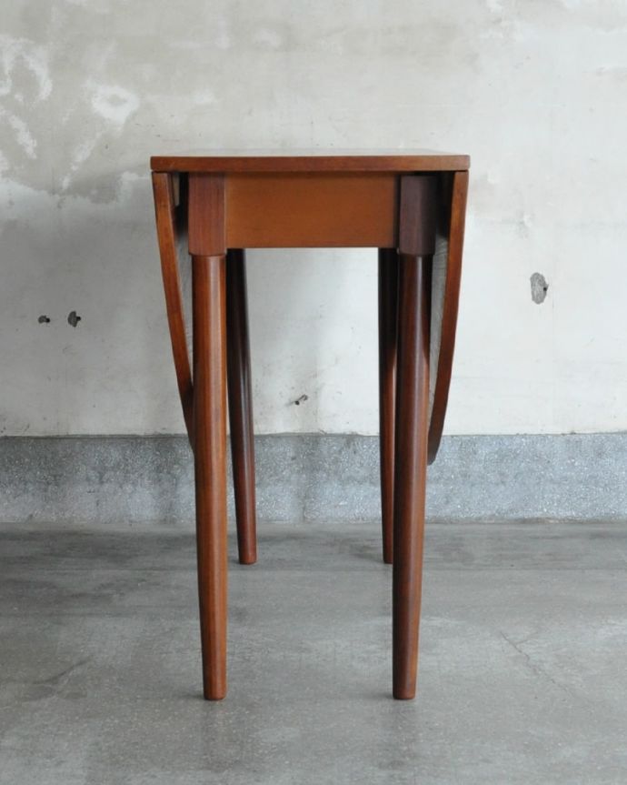 アンティークのテーブル　アンティーク家具　アンティーク ＧＬＴ（Ｇｐｌａｎ）　横から見てみると･･･テーブルを横から見るとこんな感じ。(k-2800-f)