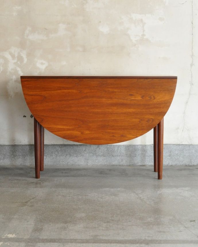 アンティークのテーブル　アンティーク家具　アンティーク ＧＬＴ（Ｇｐｌａｎ）　壁にピタッ！閉じて壁に付ければなんだか違う家具に見えちゃうんです。(k-2800-f)