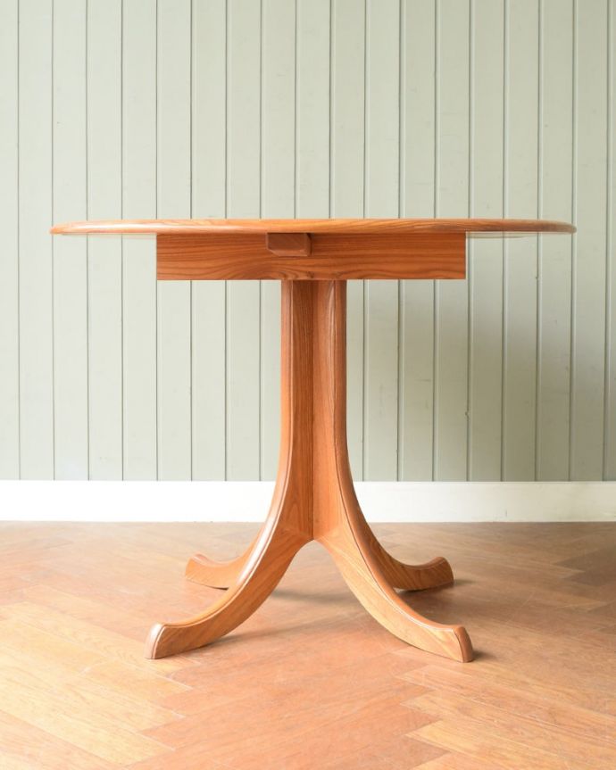 アーコールの家具　アンティーク家具　アンティーク テーブル（アーコール）　両方開いたらこんな感じスッキリとしたアーコールの家具は、テーブルにしてはめずらしく幕板と言って天板の下に板がない特殊な構造です。(k-2802-f)