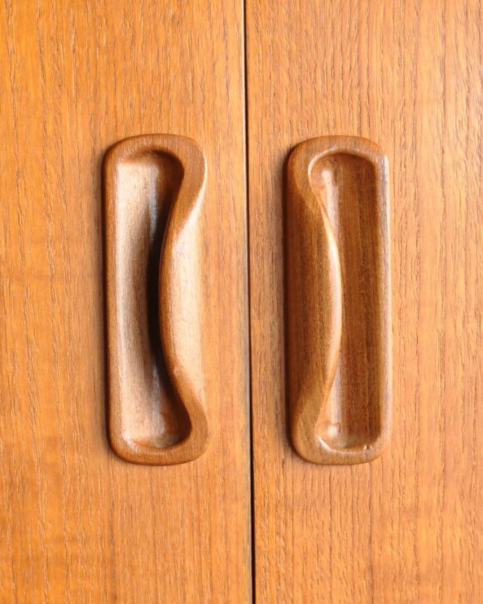 サイドボードの木目