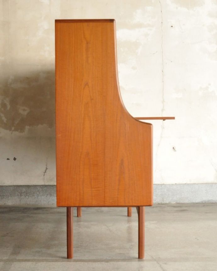 サイドボードの側面