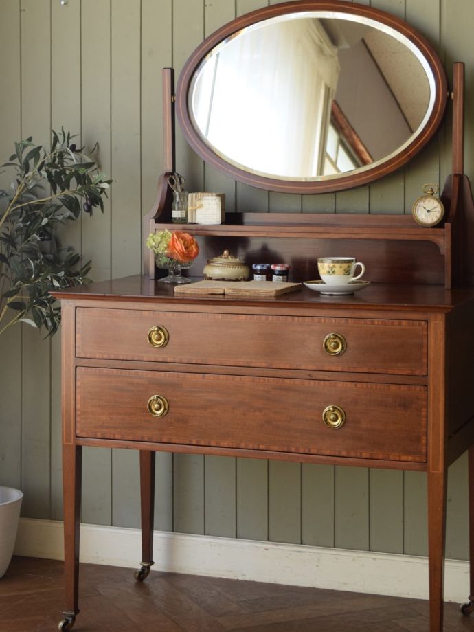 ドレッサーの美しい杢目