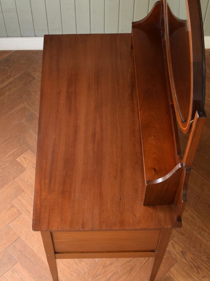 アンティークドレッサーの天板