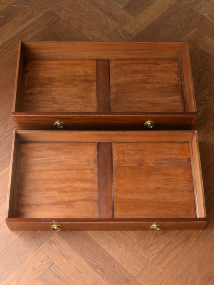 ドレッサーの引き出しの中