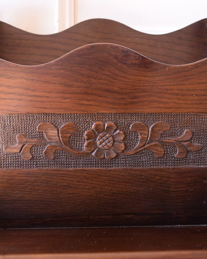 マガジンラック アンティーク家具 アンティーク マガジンラック いろんな場所にこだわり彫のデザインもいろいろです。(k-2805-f)