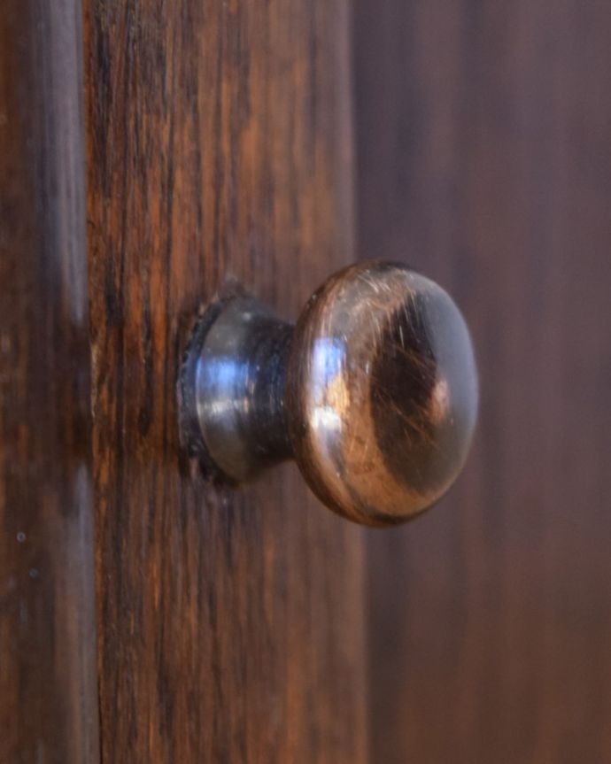 マガジンラック アンティーク家具 アンティーク マガジンラック 開ける度にワクワク高級感漂うアンティークらしいデザインの取っ手。(k-2805-f)